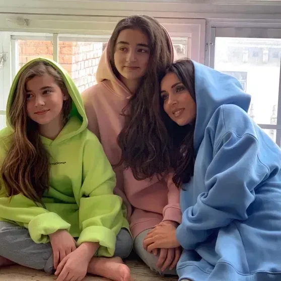 Микелла Абрамова опубликовала новые фотографии на фоне раздела имущества родителей