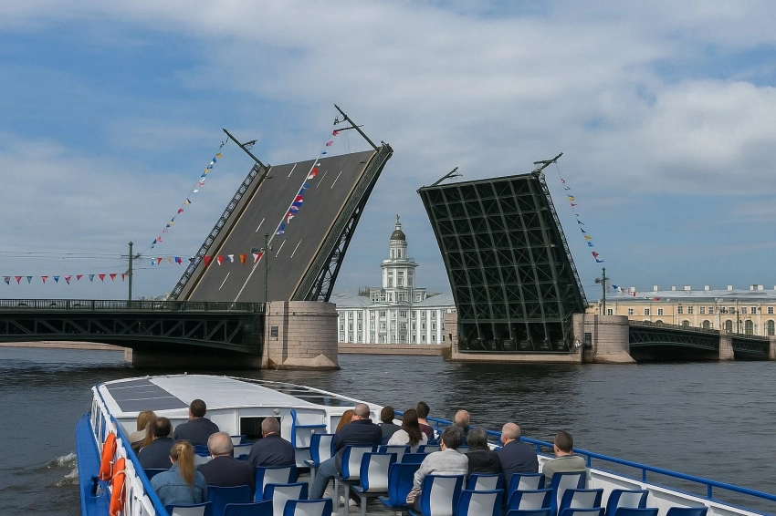 Развод мостов в Санкт-Петербурге: водная экскурсия на катере с капитаном