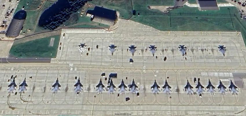 Спутниковые снимки носителей американского тактического ядерного оружия и мест его хранения