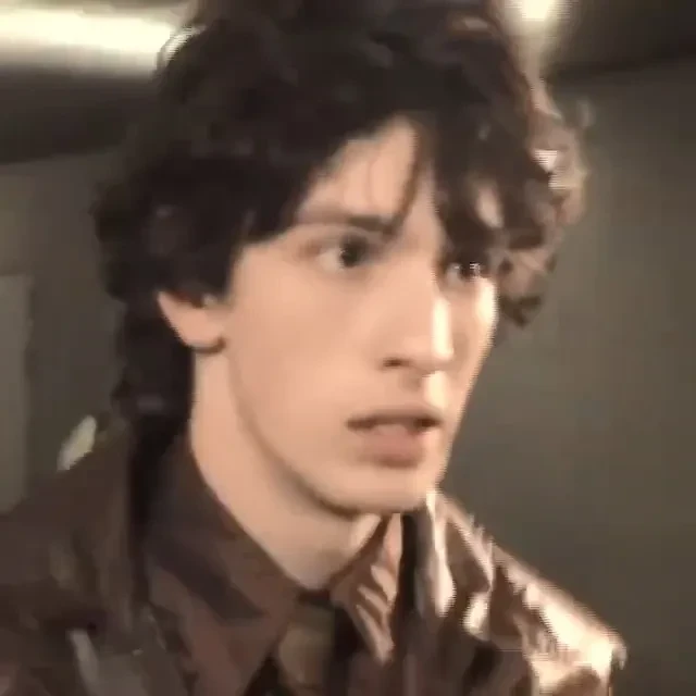 Марк Эйдельштейн снялся в новом кампейне Saint Laurent вместе с Беллой Хадид и Charli XCX