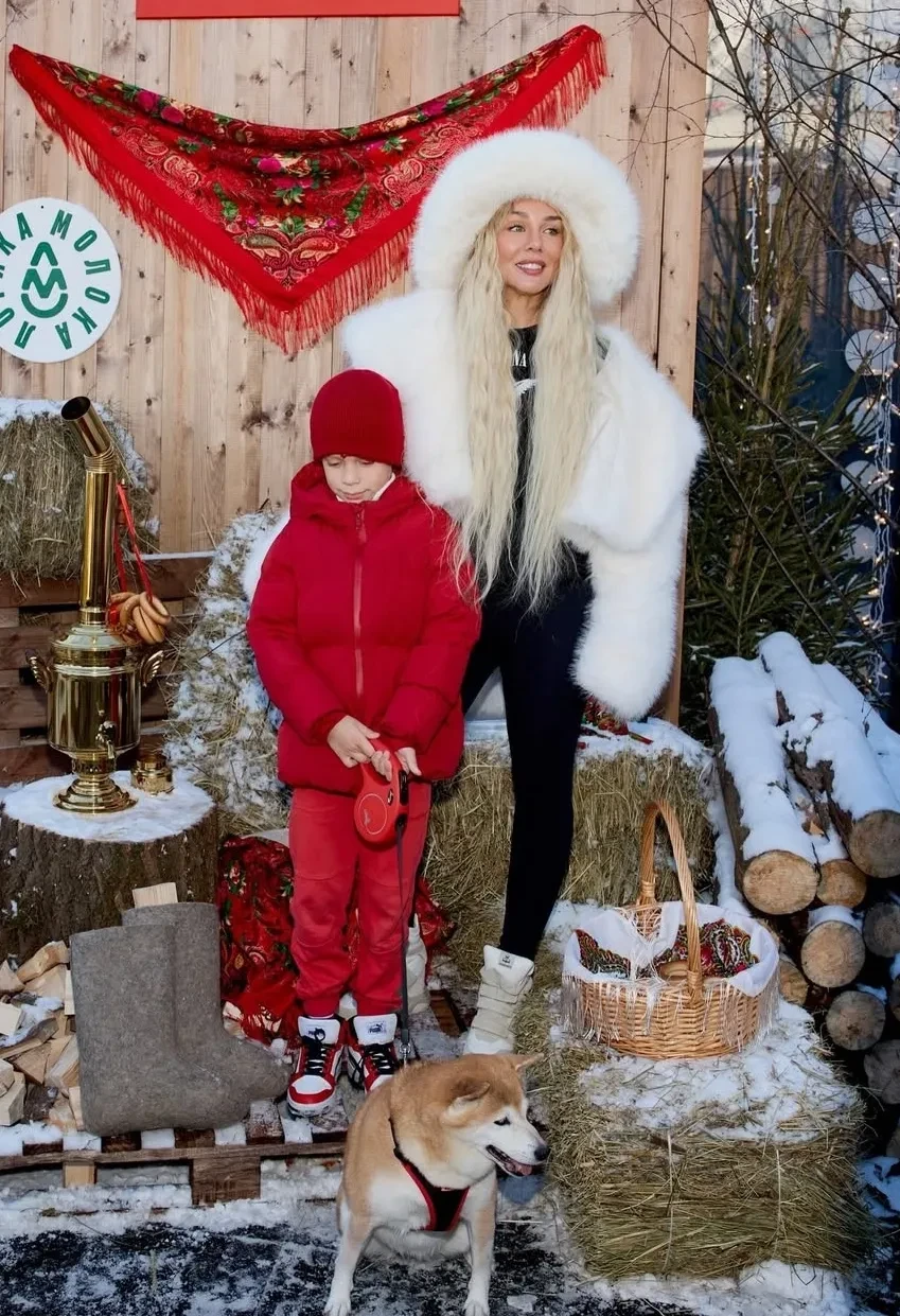 Анна Седокова с сыном, Тимур Родригез с Катей Кабак, Полина Аскери и Митя Фомин посетили светскую Масленицу в "Лужниках"