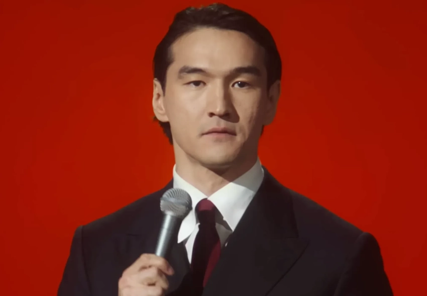 Нурлан Сабуров впервые вышел на сцену после 50-летнего запрета на въезд в Россию и пошутил про Ксению Собчак