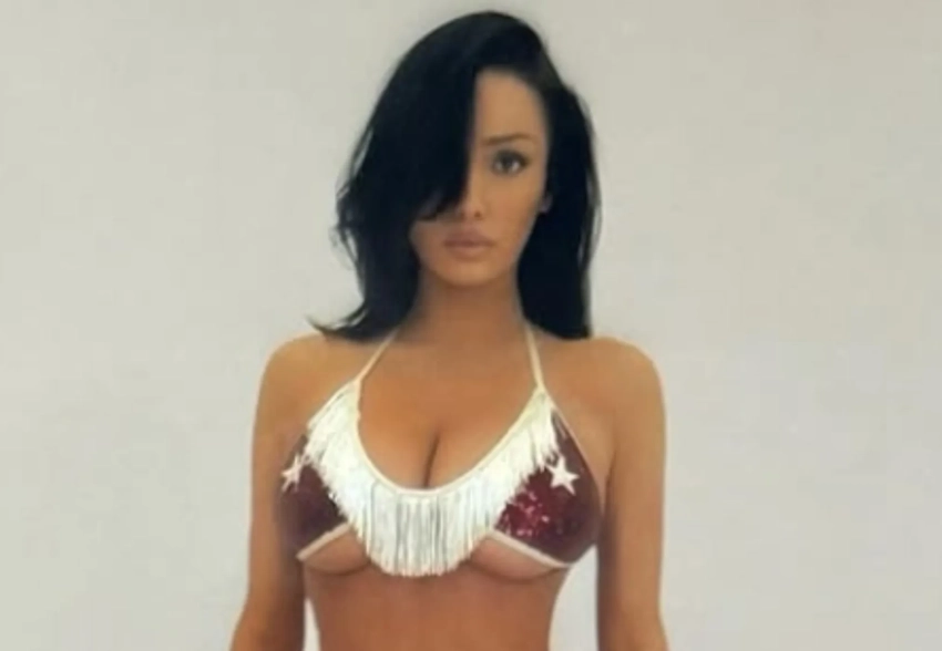 Бьянка Цензори привлекает внимание к альбому мужа Канье Уэста новыми фото в белье